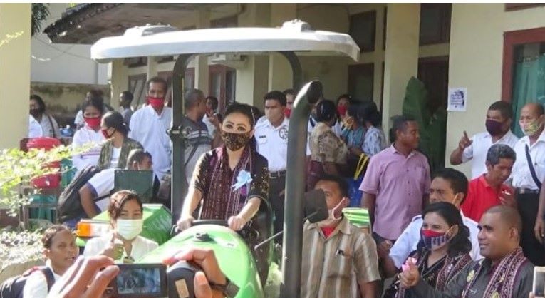Julie Dorong Petani Flotim Tingkatkan Produksi Pangan Lokal